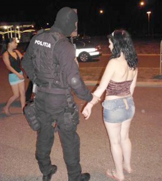 A recrutat şi exploatat sexual mai multe românce